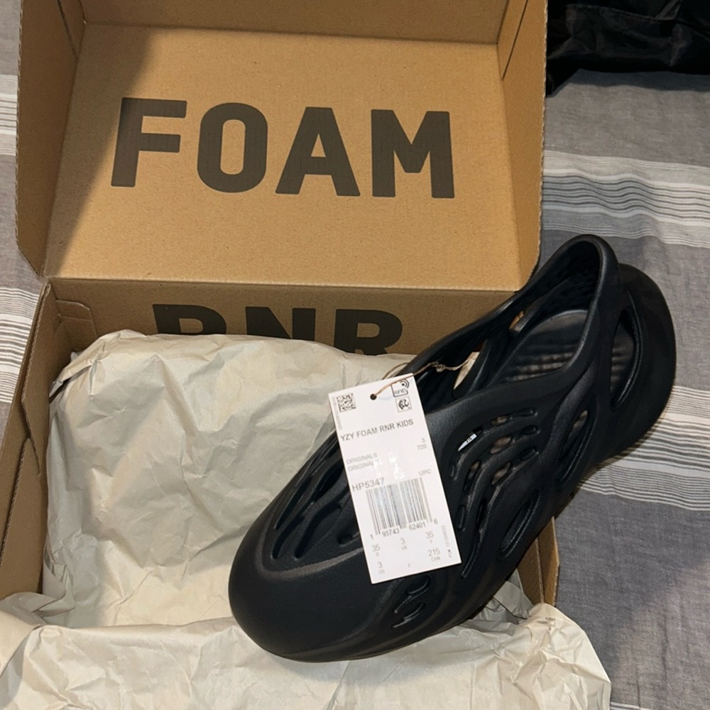 Size 3 Foam YZY with tag Yeezy